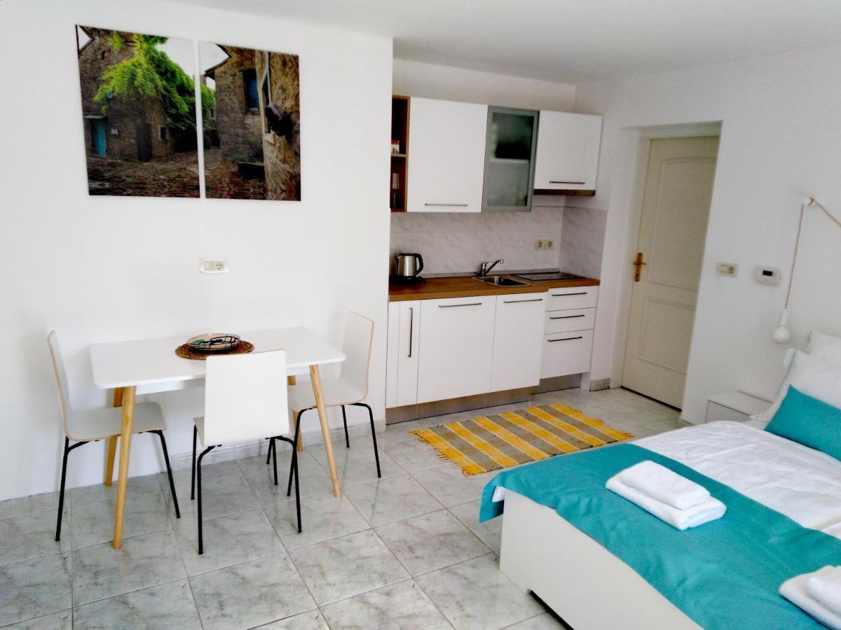 Olive Tree Apartments Умаг Екстериор снимка